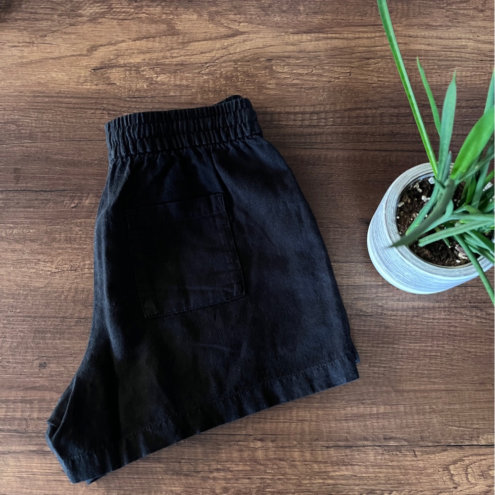 Gap size XS linen shorts black, gently worn. - Picture 4 of 5